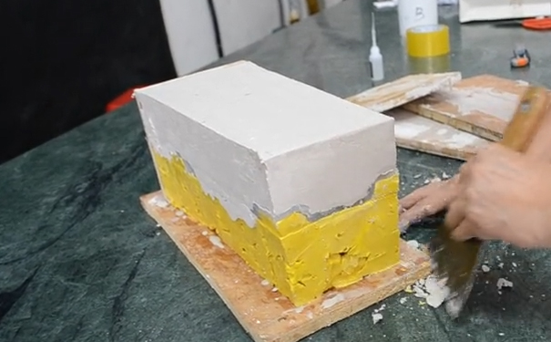 模具硅橡膠成型后怎樣制作外模？